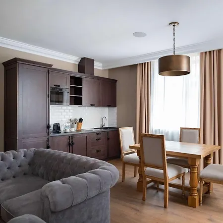 Western Market Square 4*