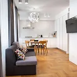 Western Market Square 4*