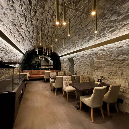 Hotel Western Market Square Lvov