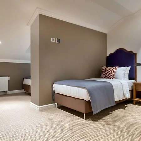 فندق Western Market Square 4*
