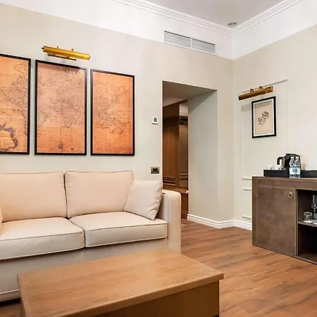 فندق Western Market Square 4*