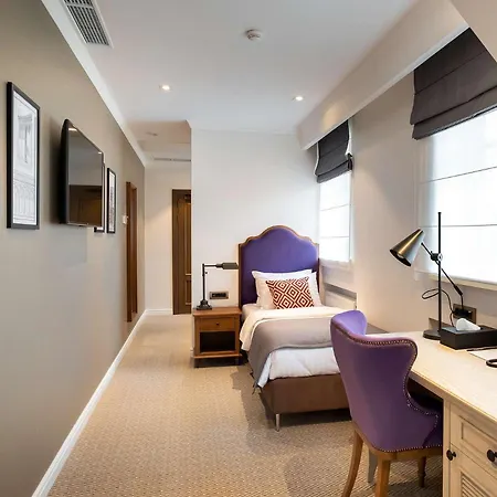 Otel Western Market Square 4*