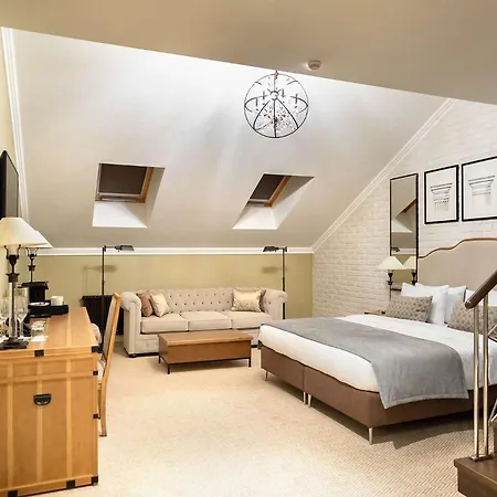 Western Market Square 4* Lvov