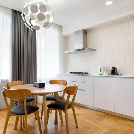 Western Market Square 4* Lvov