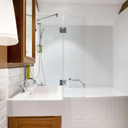 Western Market Square 4*