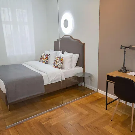 Western Market Square 4*