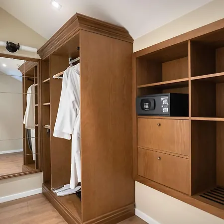 Hotel Western Market Square Lviv