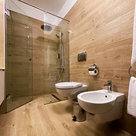 Western Market Square Hotell 4*