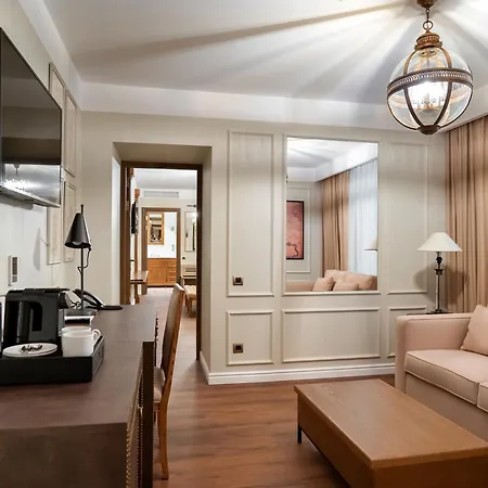 Western Market Square 4*