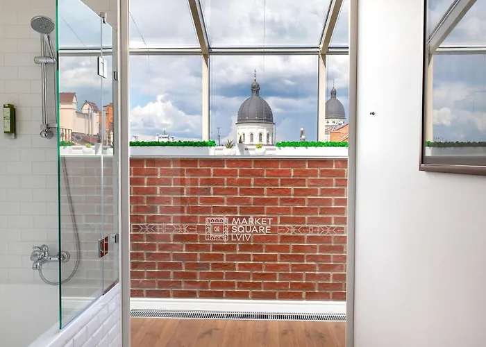 Western Market Square 4* Lvov