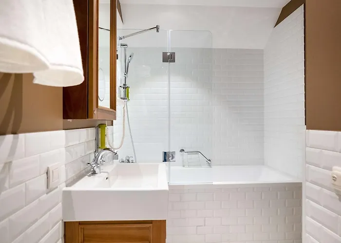 Western Market Square 4*