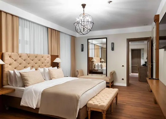 מלון Western Market Square 4*