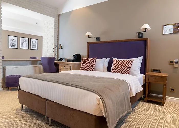 מלון Western Market Square 4*