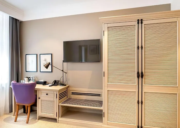 Hotel Western Market Square Lviv