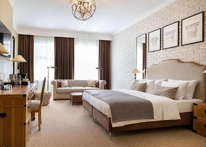 Western Market Square מלון 4*