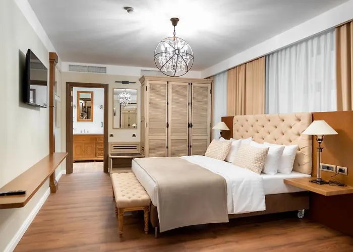 Hotel Western Market Square 4*